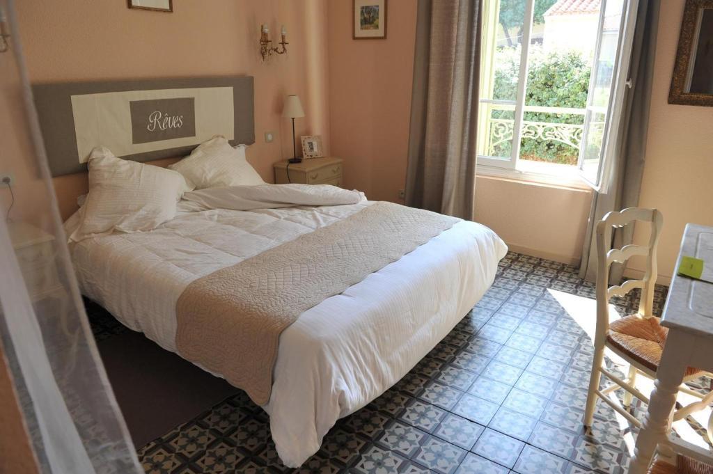 Logis Auberge Restaurant Du Vigneron Cucugnan Ruang foto