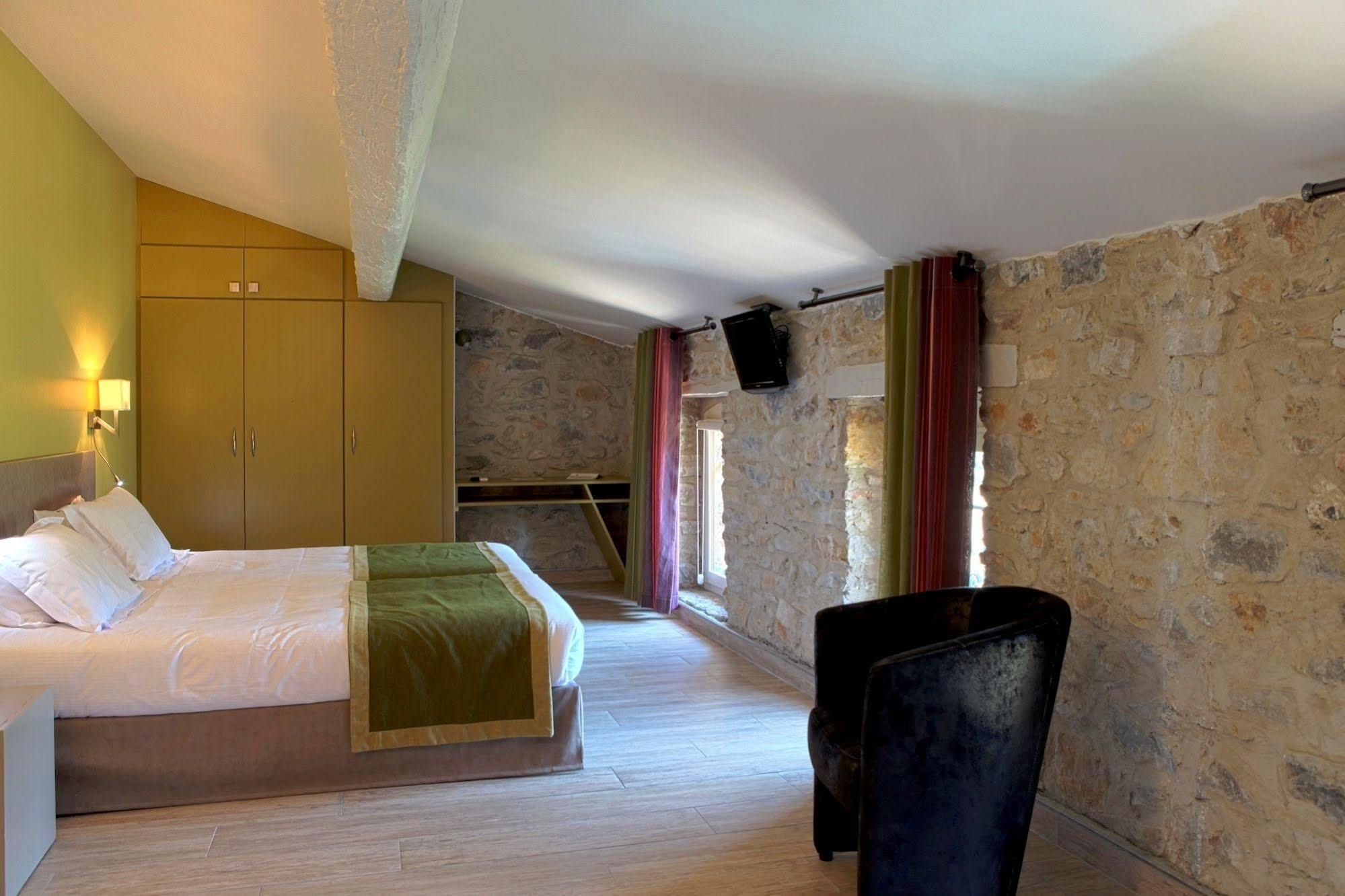 Logis Auberge Restaurant Du Vigneron Cucugnan Bagian luar foto